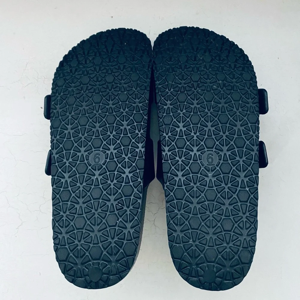 Shade & Shore Sandals - Picture 4 of 4